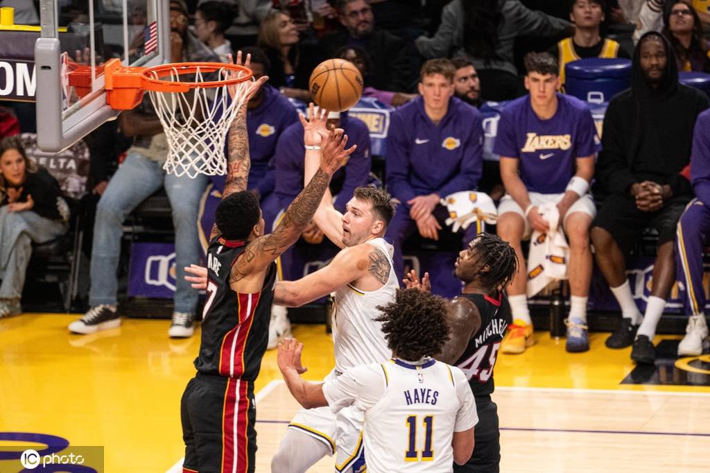 皇冠皇冠代理平台_东契奇三双里夫斯26+11 湖人浇灭热火喜迎3连胜