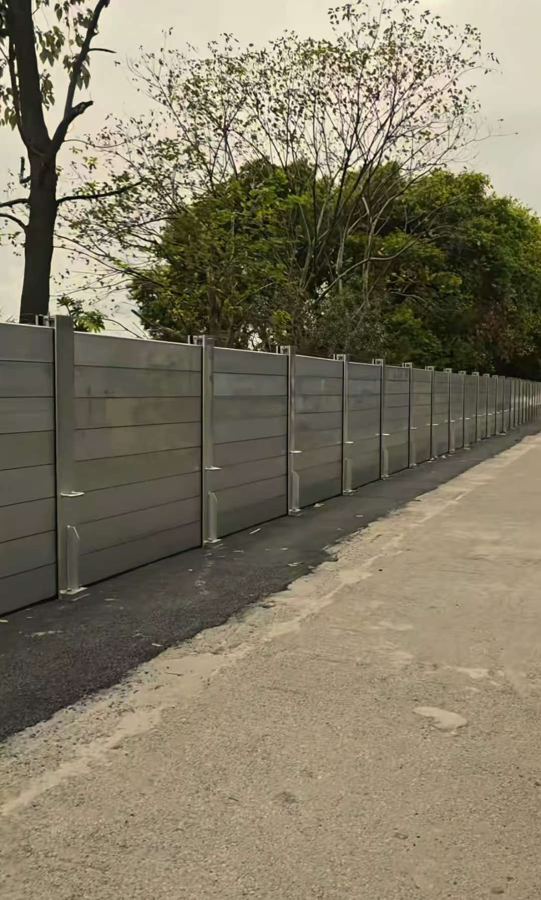 信用网怎么开户_桂林安装可移动防洪挡墙信用网怎么开户，网友担心影响观景，官方回应：不用时可以收起来，不影响