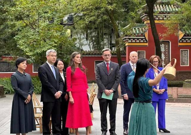 如何申请皇冠信用網_时隔18年来华如何申请皇冠信用網，第一站没去北京！中方高规格接待，狂签10项协议