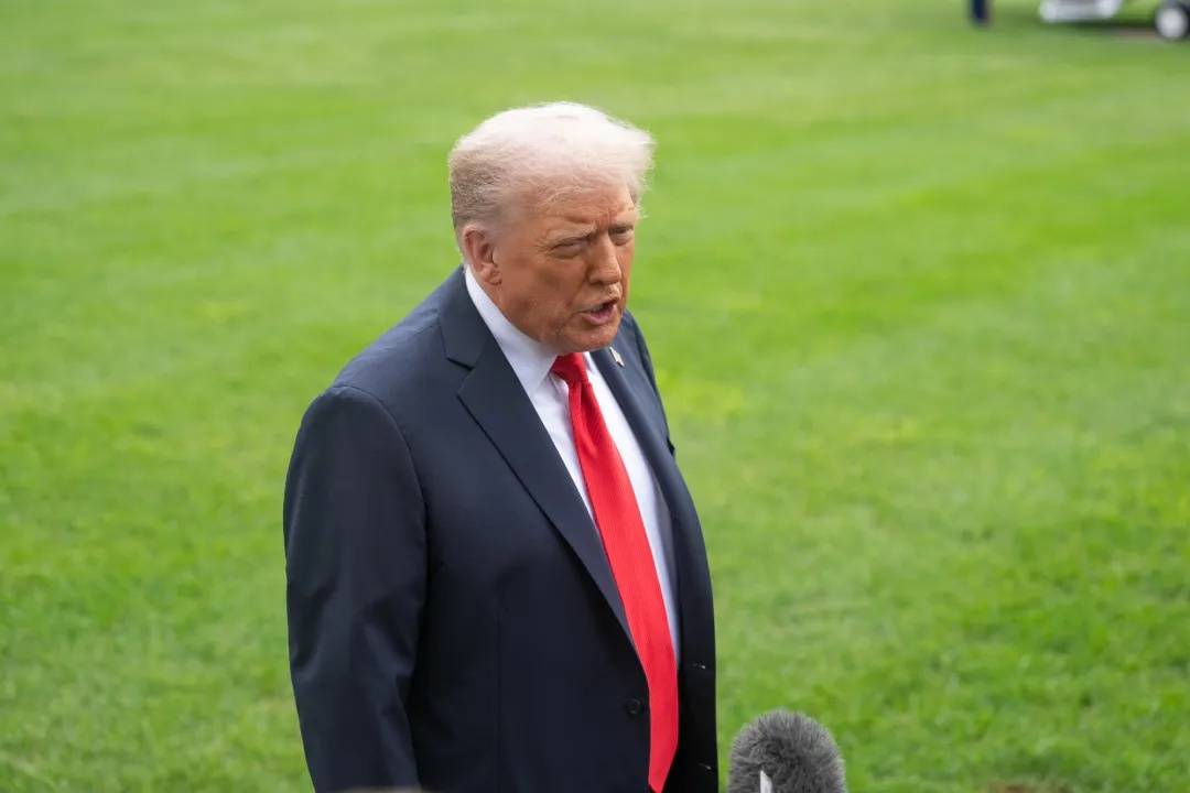 皇冠皇冠足球平台_特朗普：美国当年“愚蠢地”放手皇冠皇冠足球平台，导致台湾现在生产了几乎100%的芯片，太丢脸了