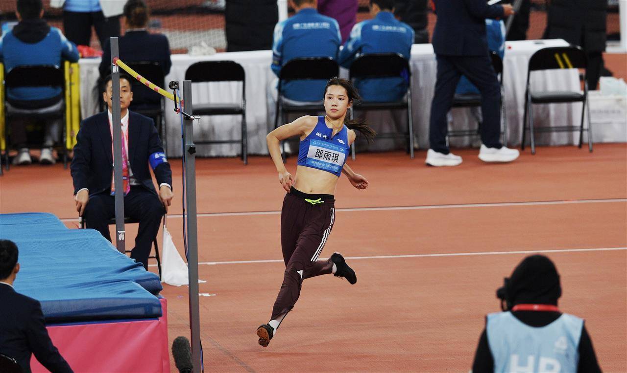 皇冠信用网如何申请_清华学霸皇冠信用网如何申请，一跃登顶！湖北选手邵雨琪摘得全运会女子跳高金牌