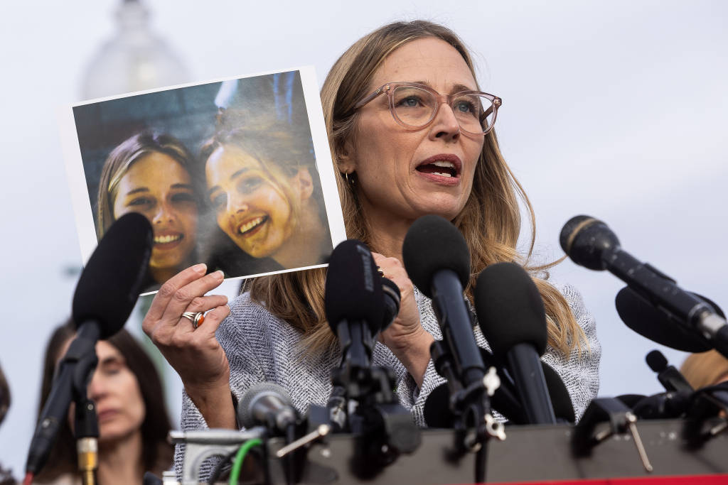 皇冠信用网开户_释新闻｜性侵受害者怒批“整个体制”皇冠信用网开户，公布爱泼斯坦文件如何影响特朗普？