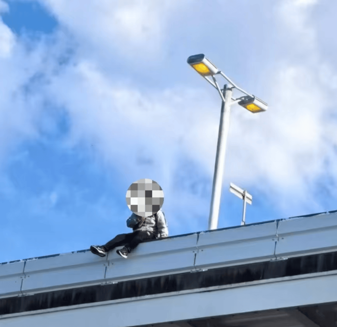 皇冠信用盘最新地址_一名中国男子在日本关西机场坠亡皇冠信用盘最新地址，警方：其与母亲一同赴日旅游，具体情况正在调查