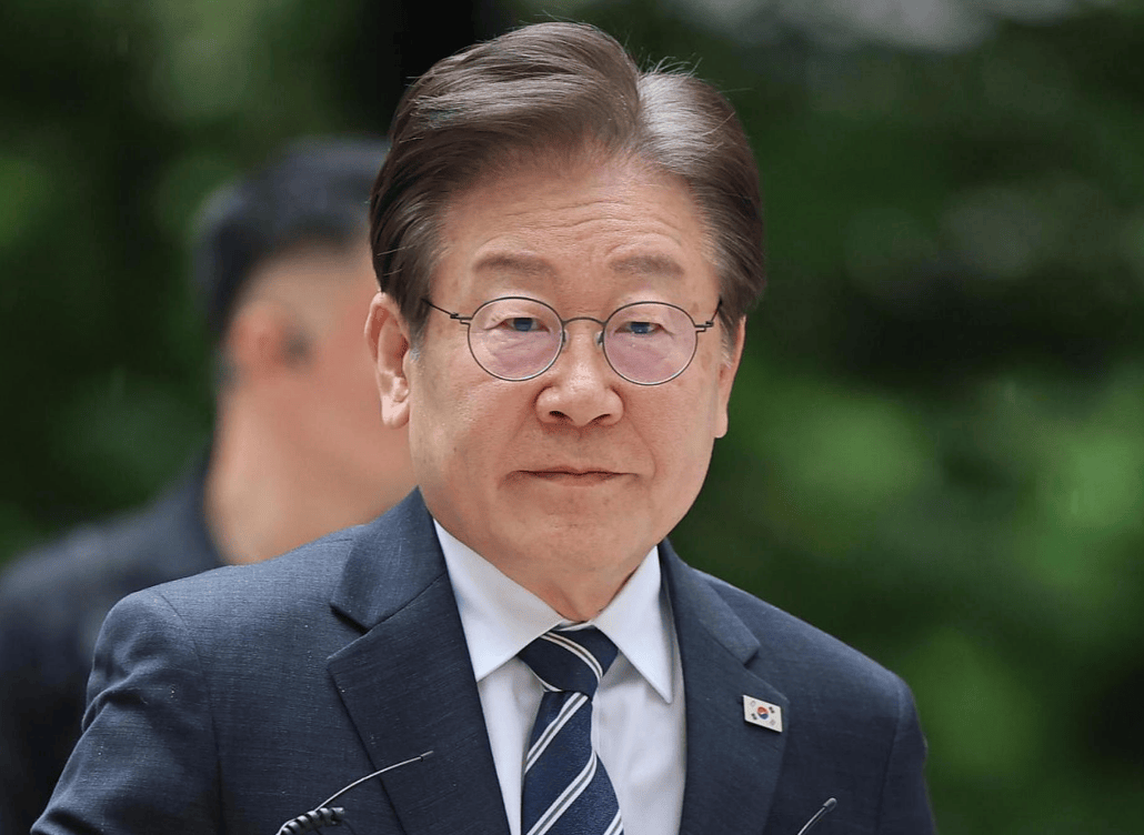 皇冠信用网开户_高市早苗改口皇冠信用网开户，是因为拿到中方口信？李在明表态，美韩专机将抵华