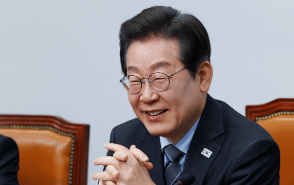 香港皇冠体育_高市早苗正式道歉！韩国发出强硬驳斥香港皇冠体育，丑闻还没解决又有燃眉之急，得罪中俄后又激怒韩国？