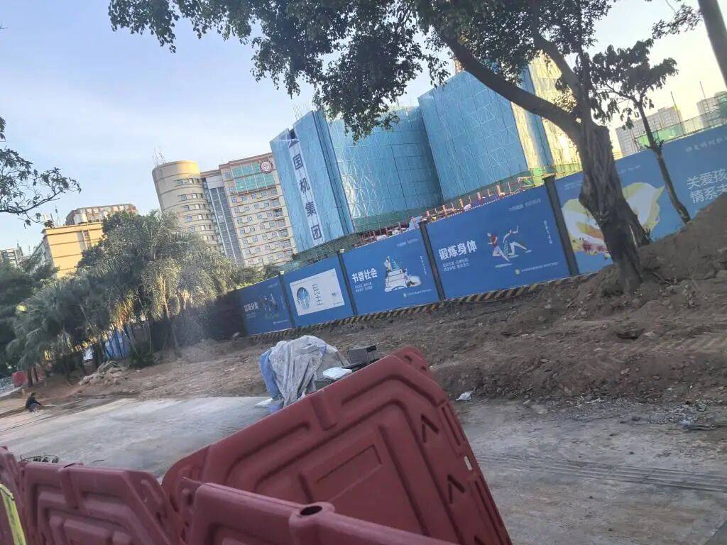 皇冠体育正网_深圳一1800平绿地遭破坏！部门确认无证施工皇冠体育正网，将重点巡查
