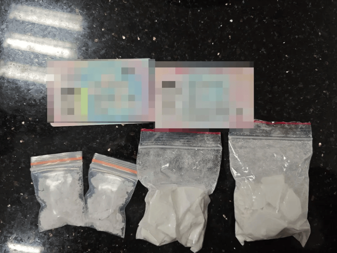 如何代理皇冠信用_这你真兜不住如何代理皇冠信用!男子裤裆藏毒70余克被查