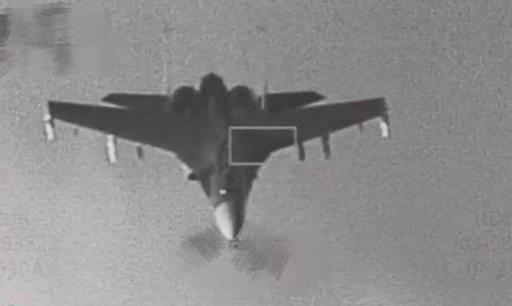介绍个信用网网址_歼-20首次与台岛合影介绍个信用网网址，F-16V毫无踪迹：台军撒谎锁定解放军预警机