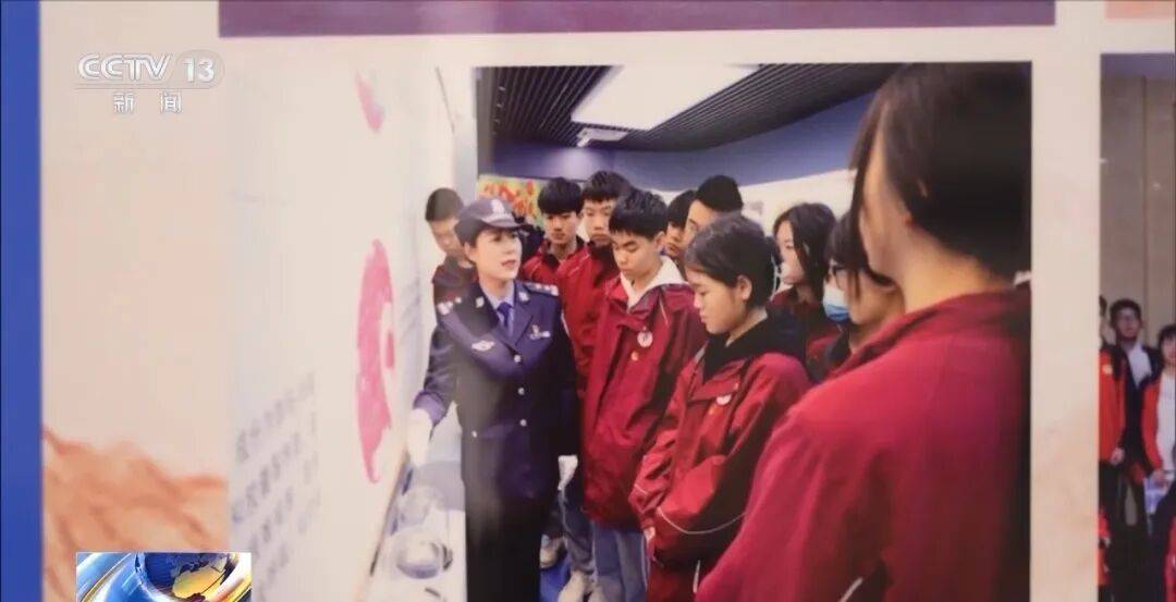 皇冠信用盘注册_女警徒手夺刀皇冠信用盘注册，脸上缝30多针：后怕但不后悔