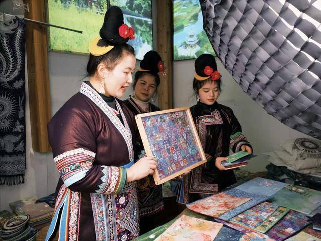 皇冠世界杯代理
_贵州千年侗寨非遗织就乡村振兴锦绣路