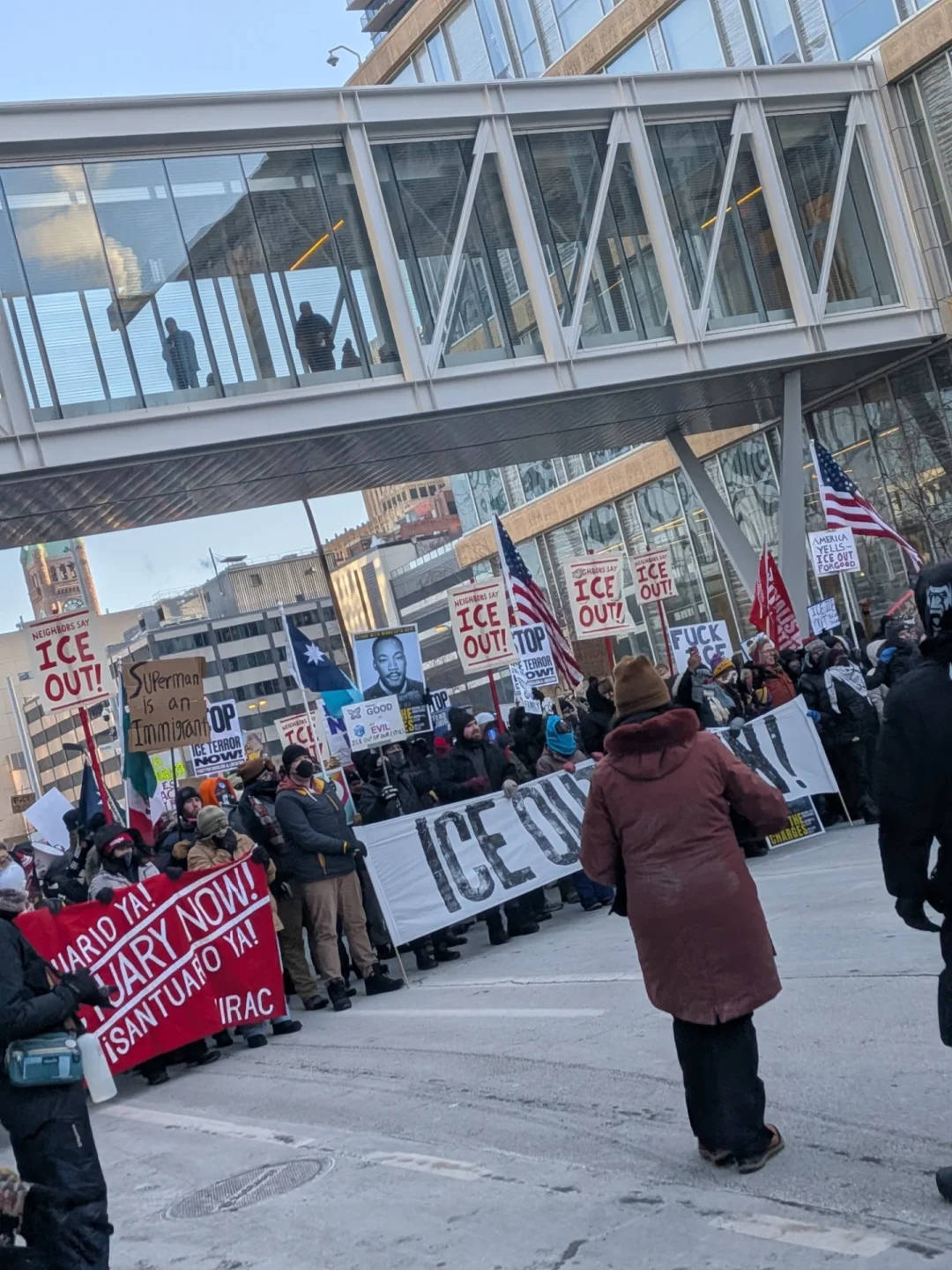 怎么申请皇冠信用网_ICE来了就吹哨子怎么申请皇冠信用网！暴力执法中的明州之冬与零下20°C的SOS