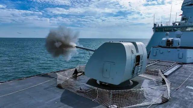 皇冠信用网_和美军差距很大皇冠信用网？官媒：无人机首次引导054B舰炮对陆攻击