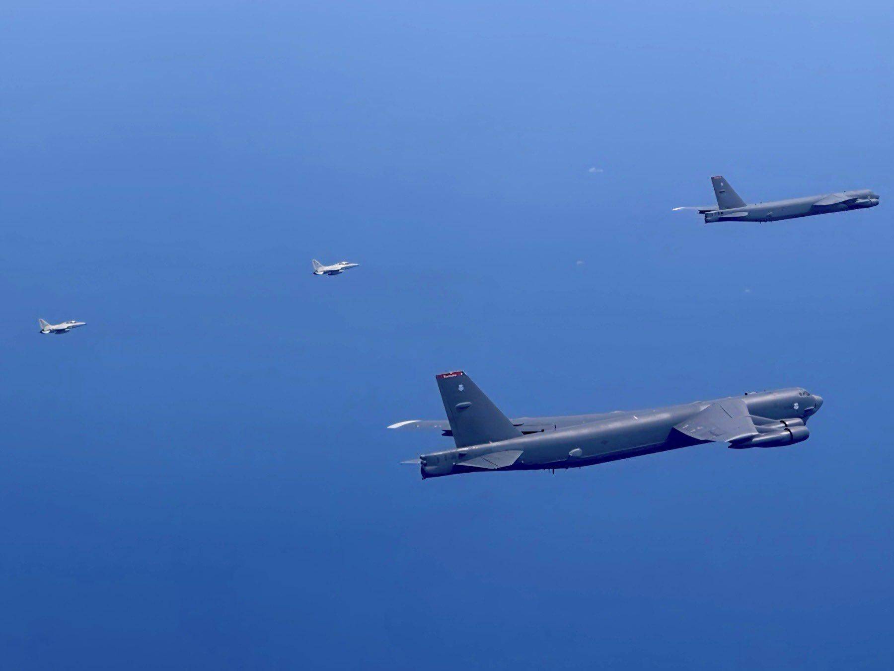 皇冠信用网在线申请_南海发生激烈对峙皇冠信用网在线申请，中国苏30驱离菲律宾侦察机，美军B-52大轰撑腰